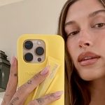 Foto di Hailey Bieber con la Rhode Lip Case
